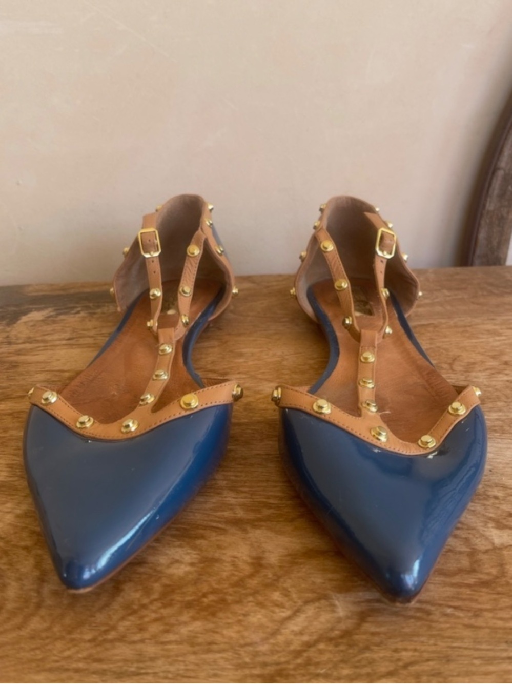 HALOGEN “Olsen” Blue Tan Gold Studded T-Strap Leather Pointed Toe Flats Sz 9.5 - Picture 7 of 11